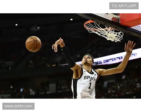 文班亚马季前训练状态火热 马刺年轻核心展现统治力引发新赛季期待