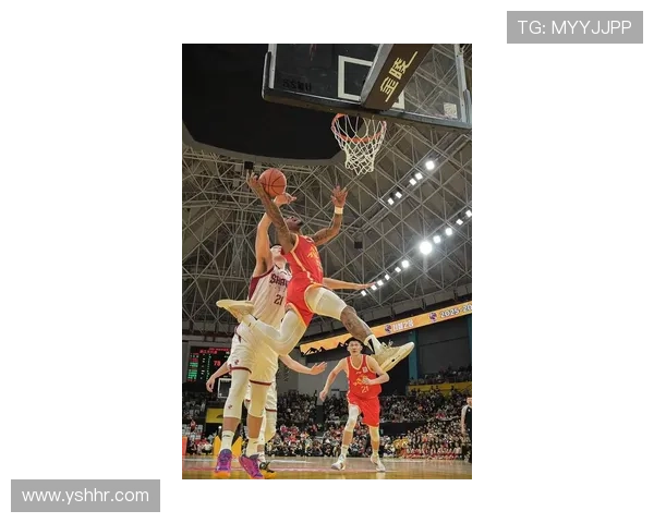 中国篮球超级联赛新赛季揭幕战精彩纷呈 各队实力对决引发球迷热烈关注