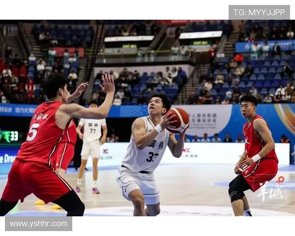 中国男篮关键战逆转取胜备战奥运会信心全面提升新老球员协同发力展现团队实力